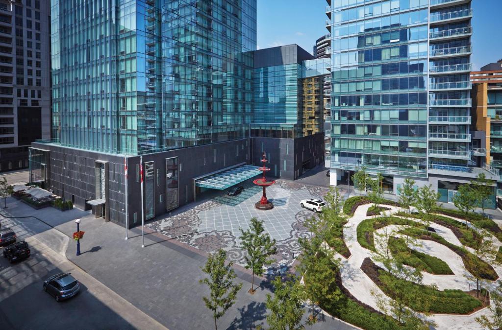 Four Seasons Hotel Toronto: The Perfect Venue for Your Corporate Retreats and Business Events